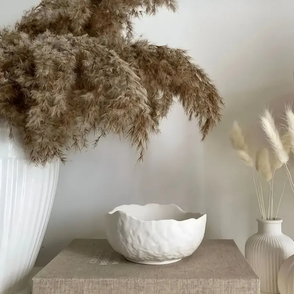 Wisper_Bowl_in_White_Concrete_by_Potiche_Hand_Held_on_Entrance_Hall_Stand